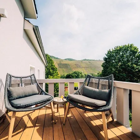 Gut Foersterlay - Exklusive Boutique Apartments Im Historischen Winzerhaus Direkt An Der Mosel Lösnich Exterior foto