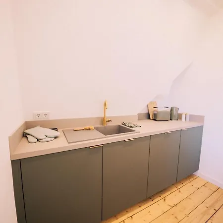 Gut Foersterlay - Exklusive Boutique Apartments Im Historischen Winzerhaus Direkt An Der Mosel Lösnich Exterior foto