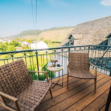 Gut Foersterlay - Exklusive Boutique Apartments Im Historischen Winzerhaus Direkt An Der Mosel Lösnich Exterior foto
