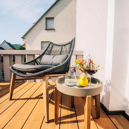 Gut Foersterlay - Exklusive Boutique Apartments Im Historischen Winzerhaus Direkt An Der Mosel Lösnich Exterior foto
